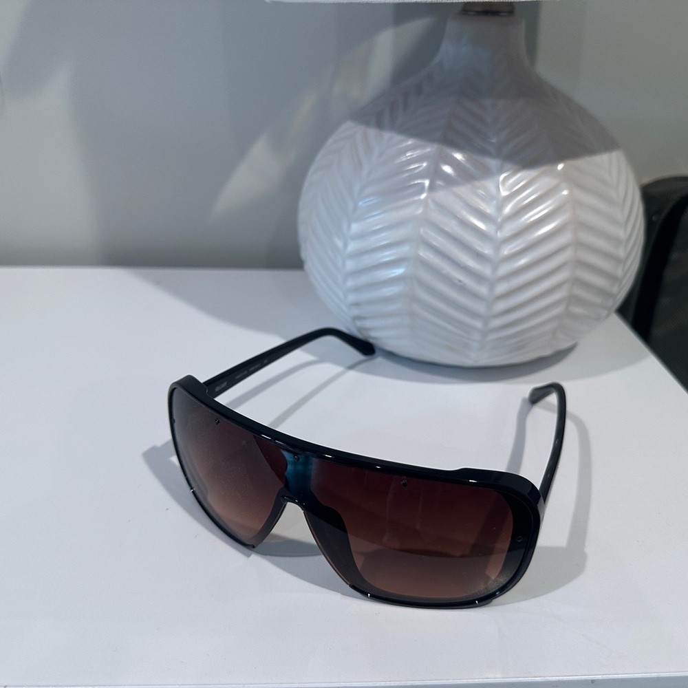 QUAY Australia ‘Center Stage’ Sunglasses